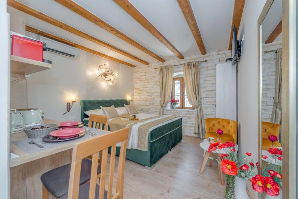 Diva 1,Stylish Old Town Studio Apartment Near Beach Split Exterior photo