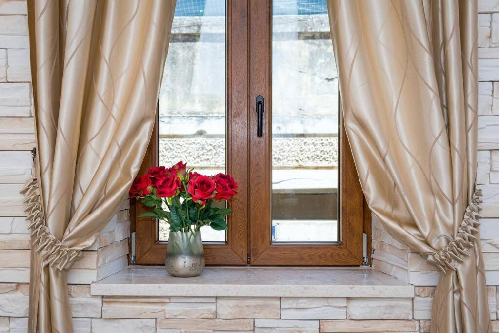 Diva 1,Stylish Old Town Studio Apartment Near Beach Split Exterior photo