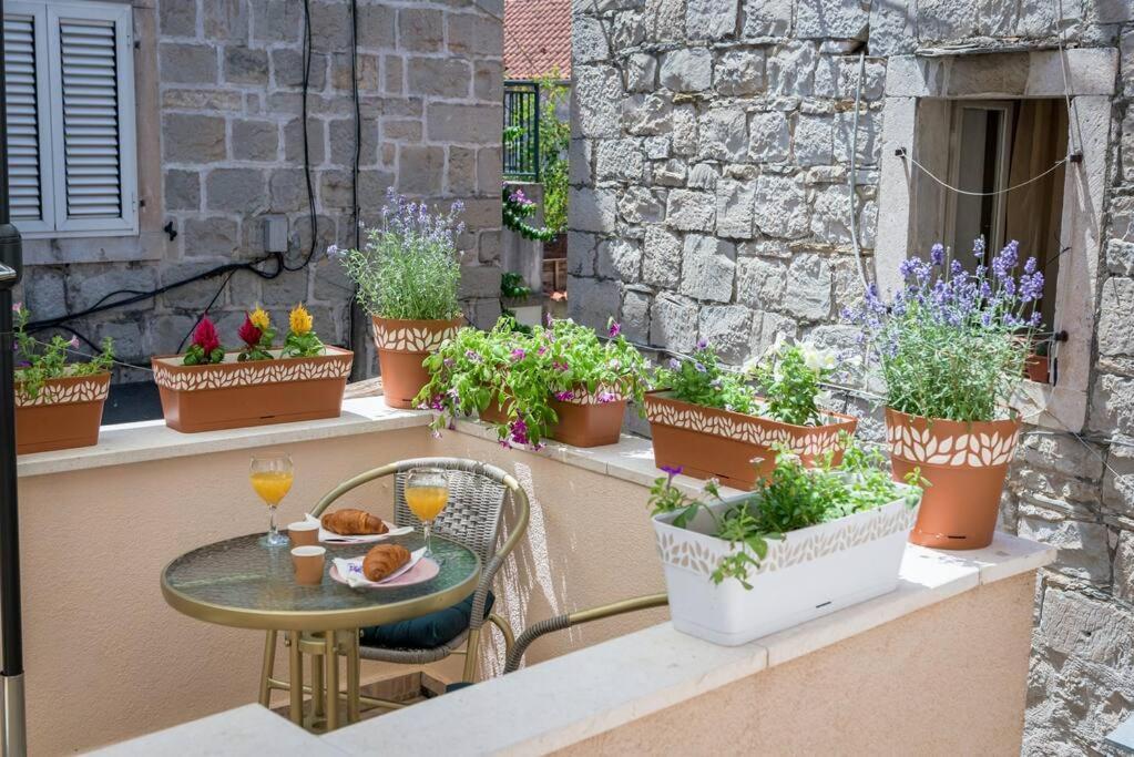 Diva 1,Stylish Old Town Studio Apartment Near Beach Split Exterior photo