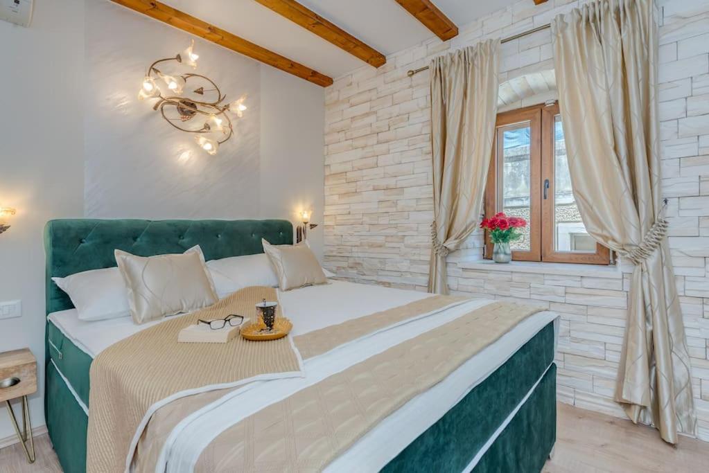 Diva 1,Stylish Old Town Studio Apartment Near Beach Split Exterior photo