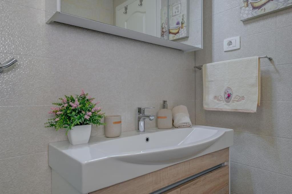 Diva 1,Stylish Old Town Studio Apartment Near Beach Split Exterior photo